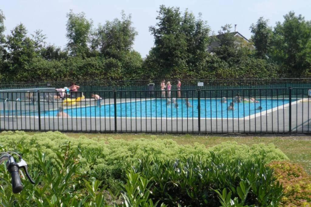 Villa Riverside Met Hottub, Eigen Aanlegsteiger, Zwemtrap, Trampoline En Kano'S Zeewolde Extérieur photo