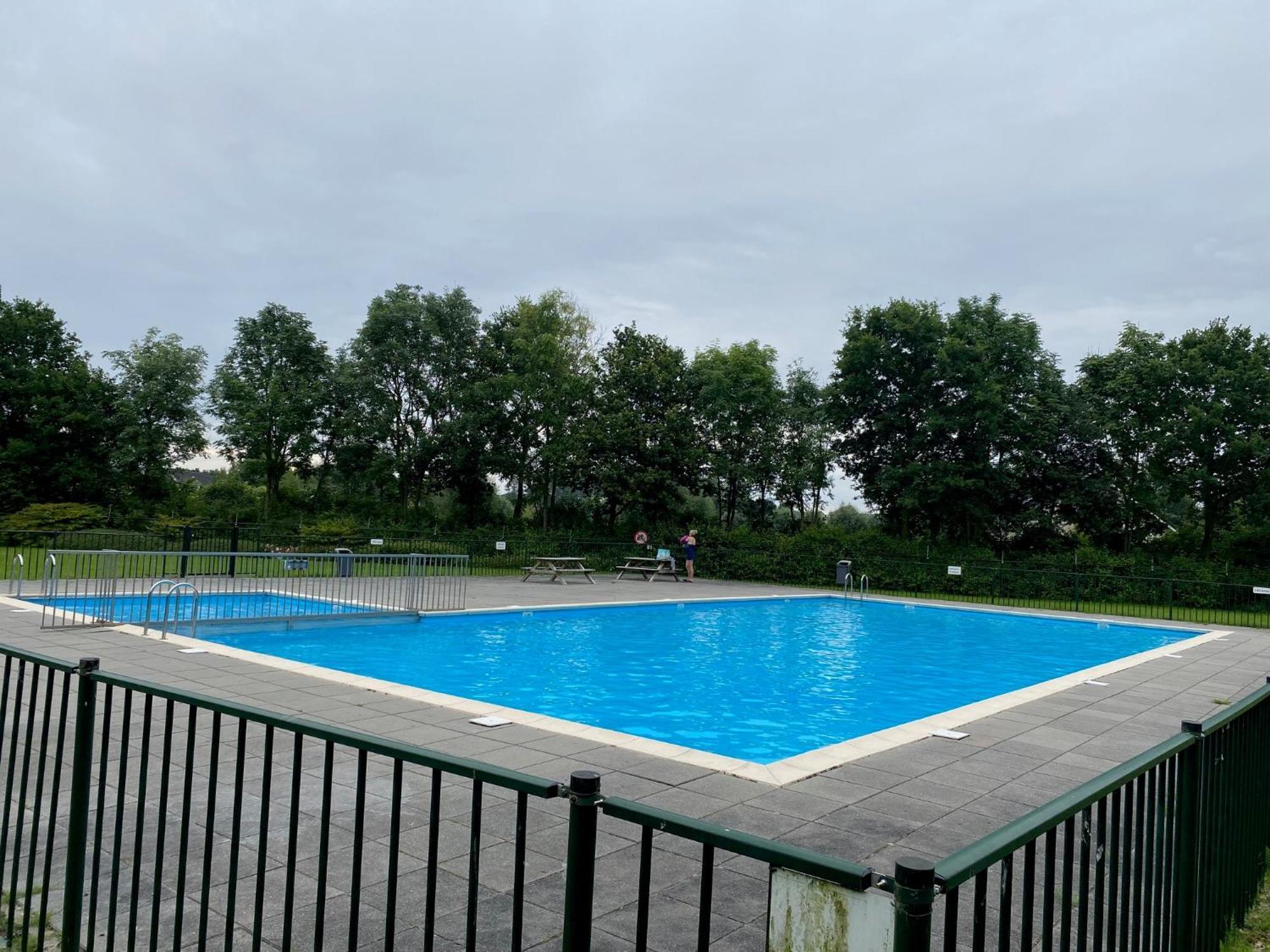 Villa Riverside Met Hottub, Eigen Aanlegsteiger, Zwemtrap, Trampoline En Kano'S Zeewolde Extérieur photo