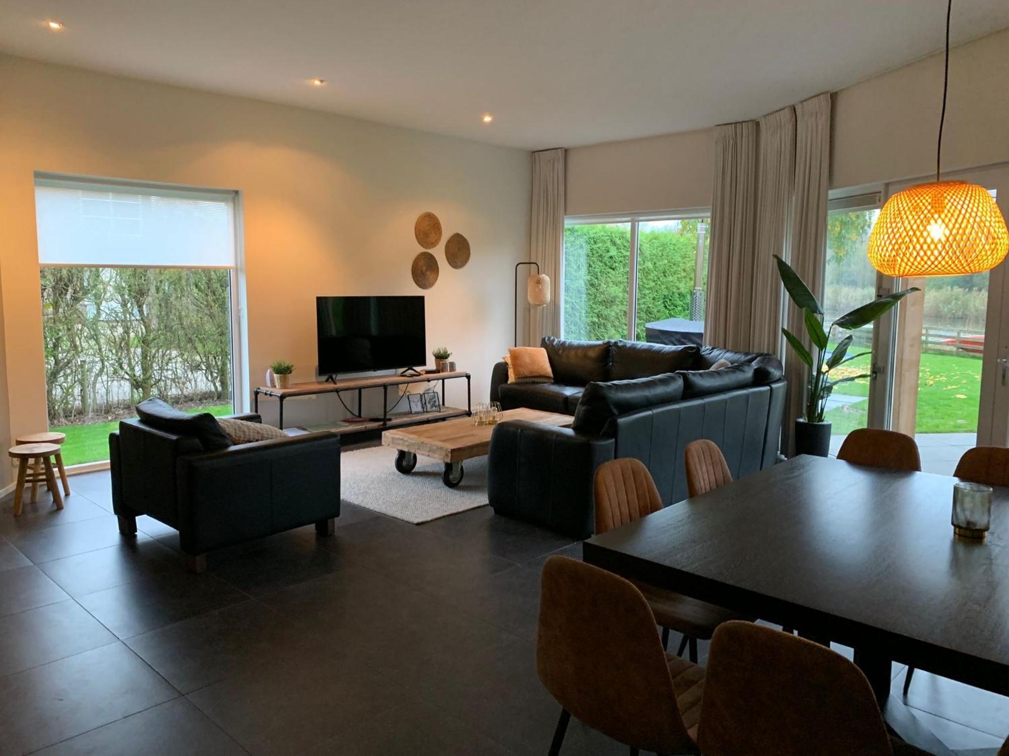 Villa Riverside Met Hottub, Eigen Aanlegsteiger, Zwemtrap, Trampoline En Kano'S Zeewolde Extérieur photo